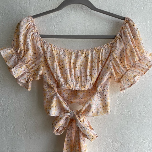 Cropped Floral Short-Sleeve Crossover Wrap Top - Picture 5 of 9